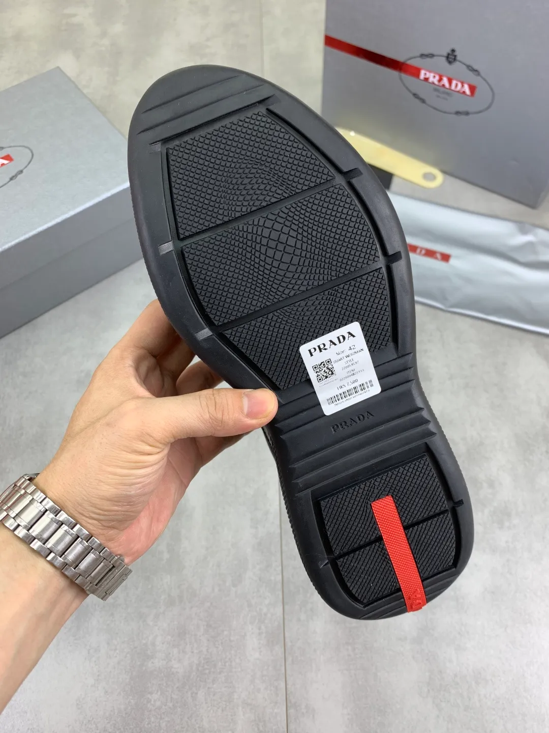Men's Men's Shoes 💰P520 💰【New Style】 The latest model of high-quality PRADA classic men's shoes has been launched on the official website with a 1:1 replica, synchronized in Hong Kong counters, and on the same catwalk; all made of calfskin ➕Imported cowhide lining, 🍡🍡rubber The original outsole is 1:1 non-slip and wear-resistant; comfortable to wear, attractive in style, fine in workmanship, and equipped with a simple and neat shoe last, showing a man's boldness and toughness, 👍size 38 to 44 (45 can be customized) black White color🉑️choose